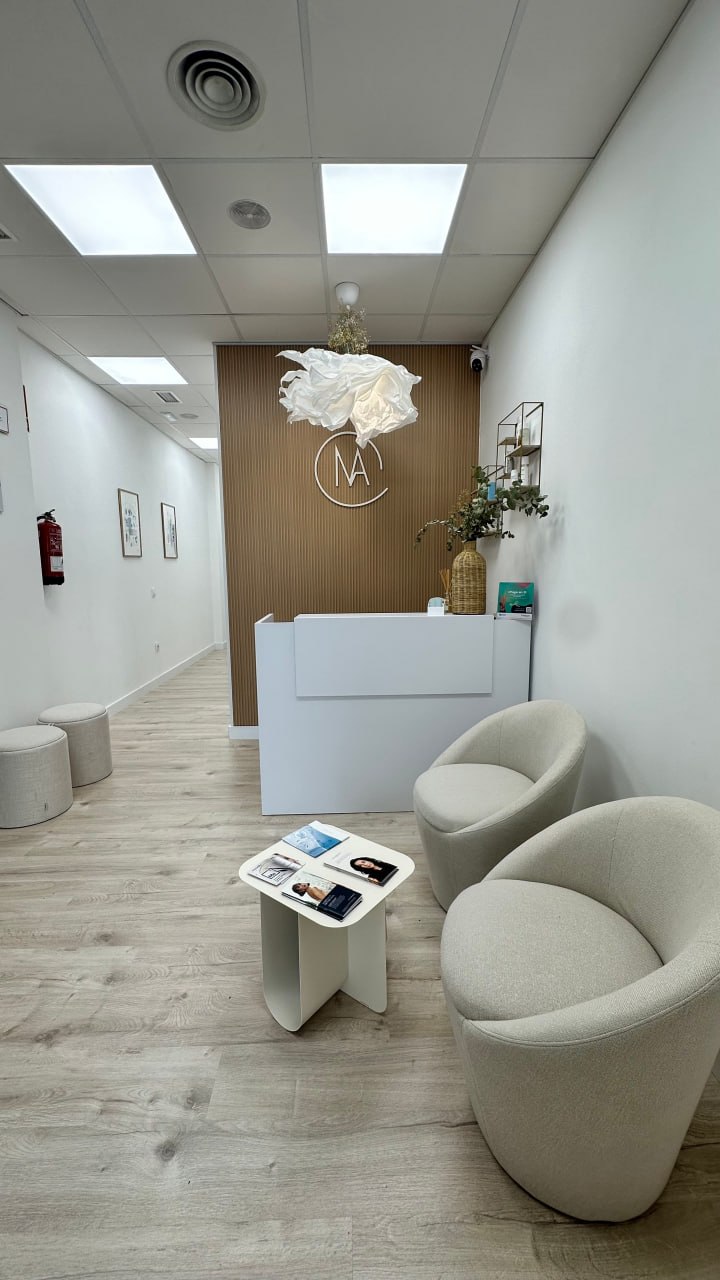 Recepción de la Clínica Dra. Macarena Alcalá en Mairena del Aljarafe